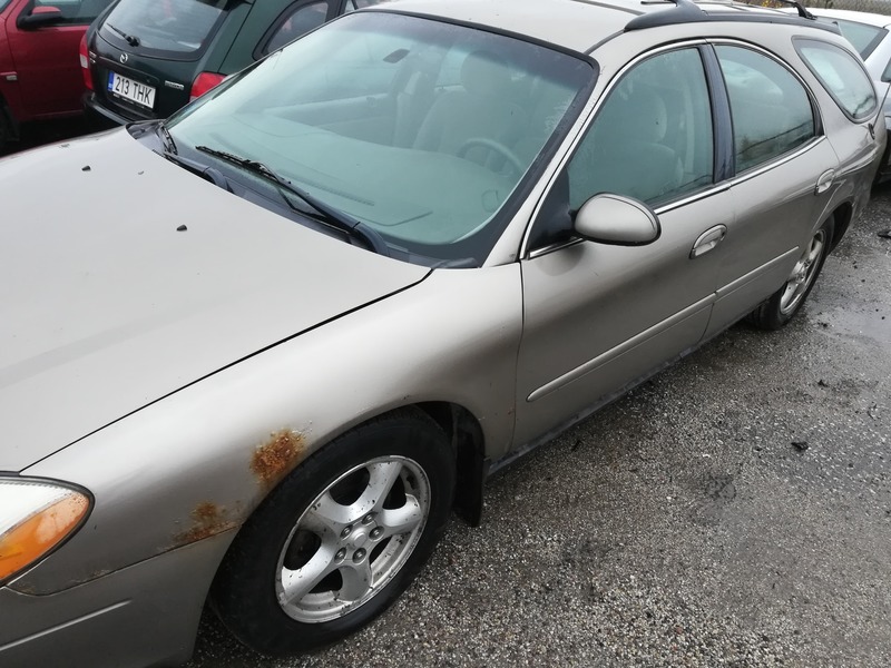 Ford Taurus SE Wagon